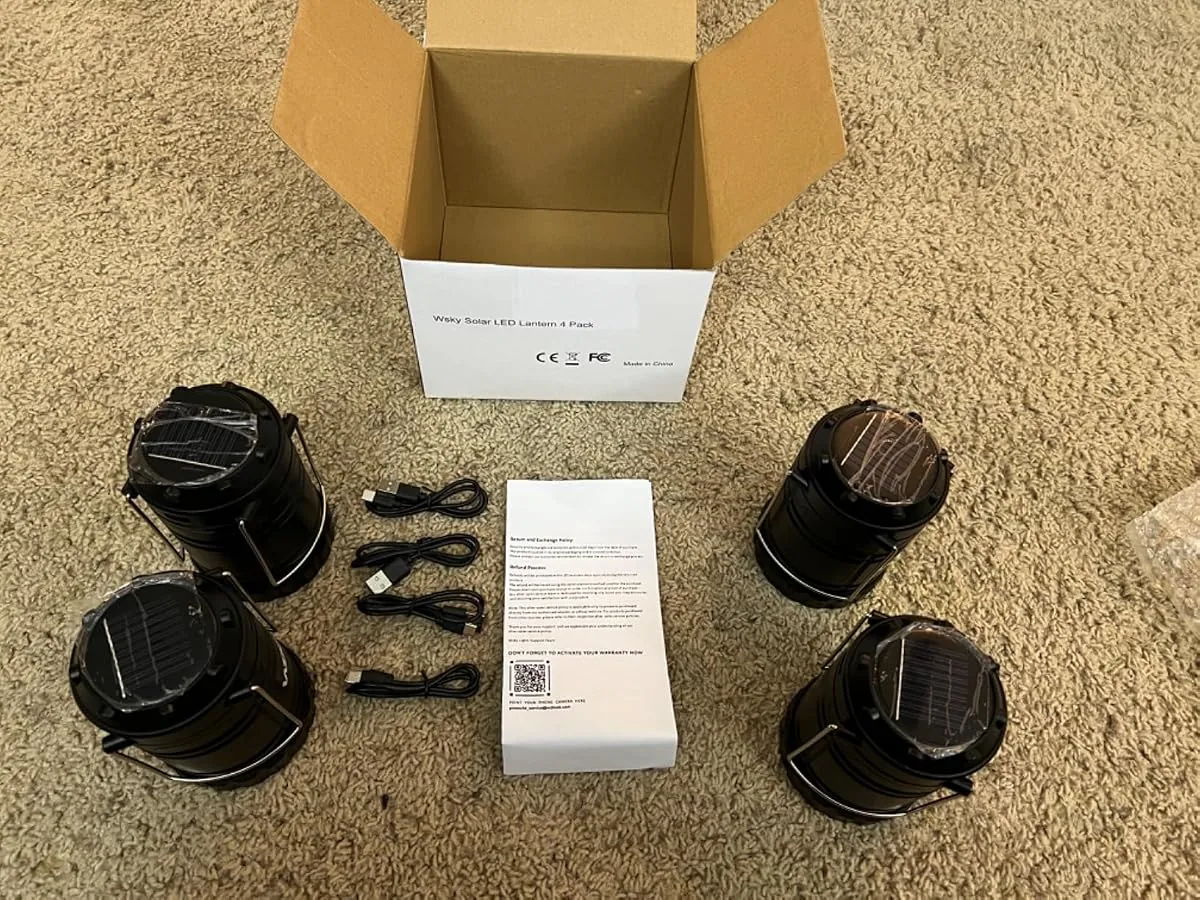 Foto real de cliente: o kit com as 4 lanternas e os cabos como chega